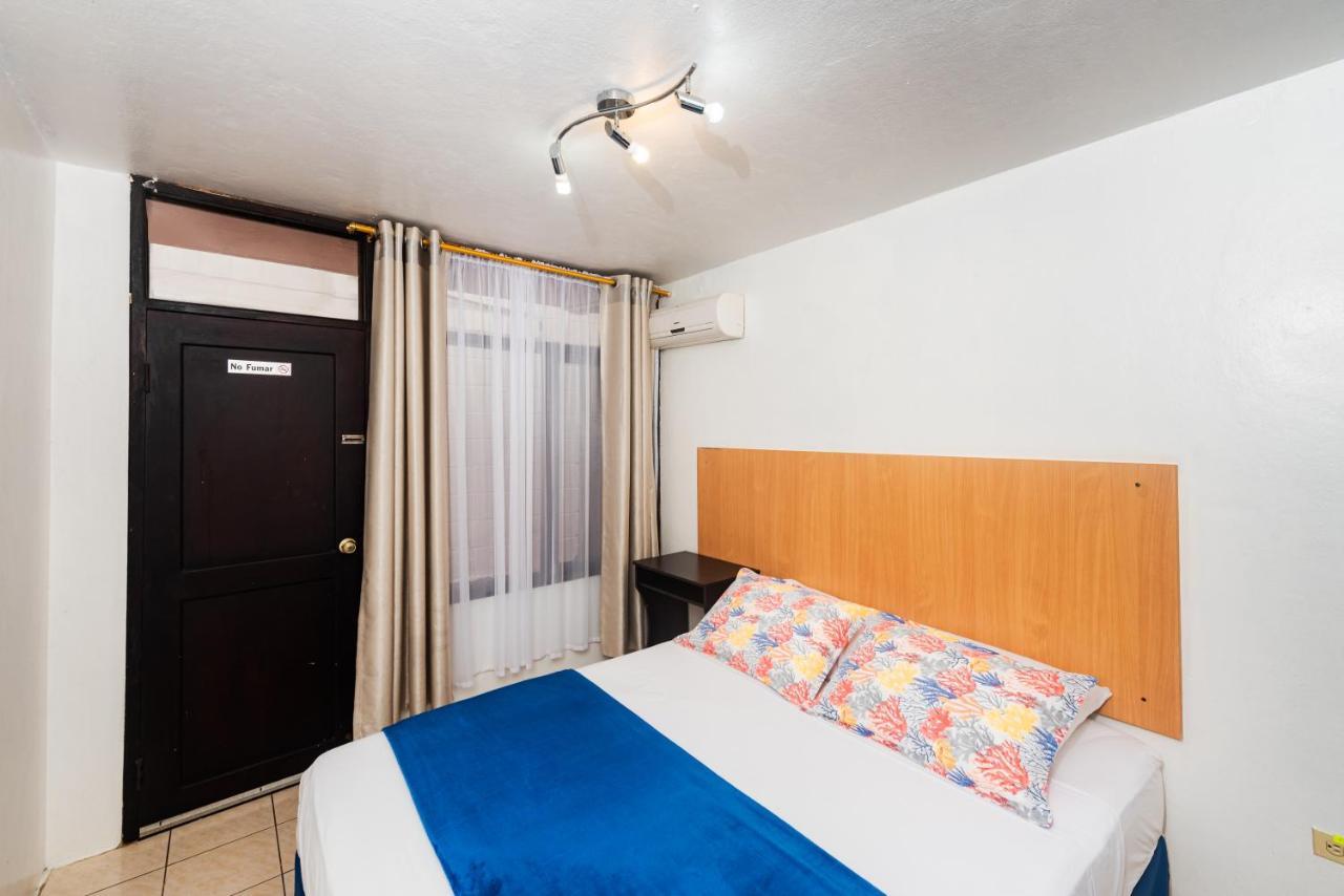Hostal North Seymour Puerto Ayora  Ngoại thất bức ảnh